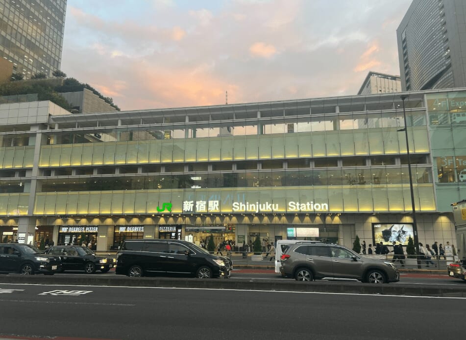 【新宿駅南口】ワイモバイル UQモバイル 速度比較