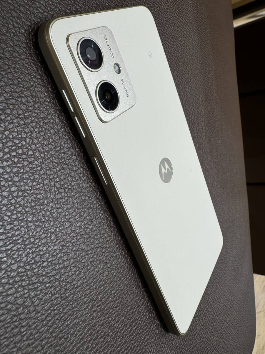 moto g64y 5Gバニラクリーム実機