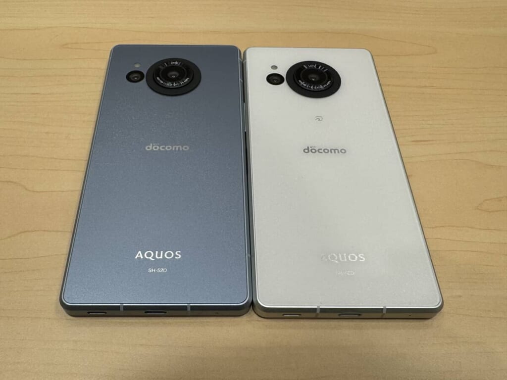 AQUOS R8実機写真/ブルークリーム