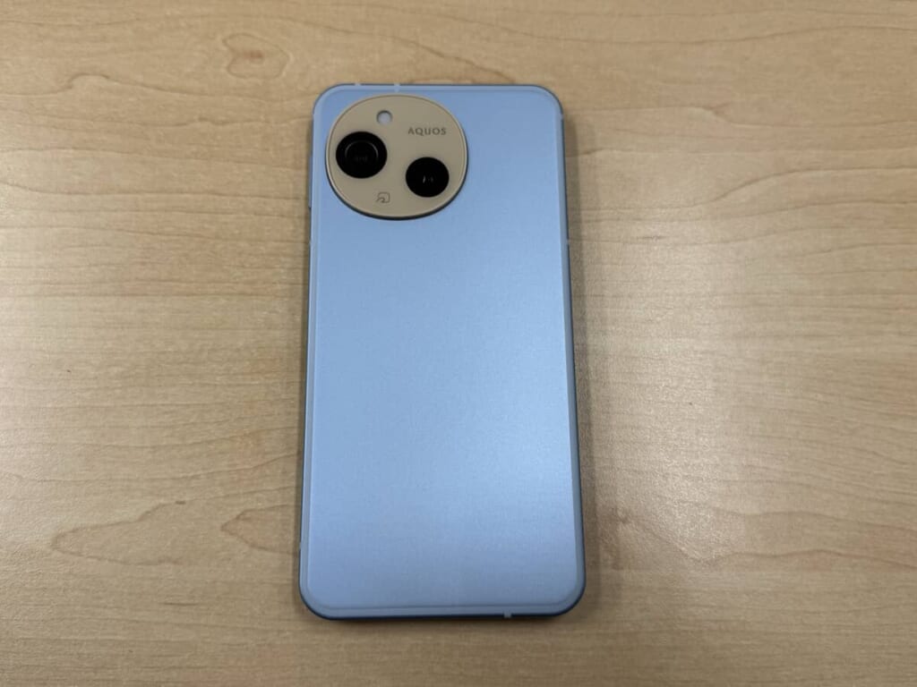 AQUOS sense9背面デザイン、カラー