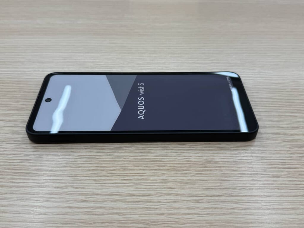 AQUOS wish5の実機写真